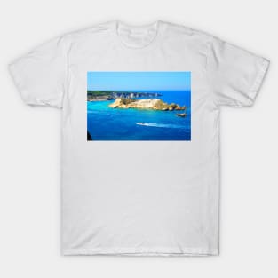 Panorama from Tremiti Islands with a motorboat cruising the Adriatic Sea, island and ridge T-Shirt